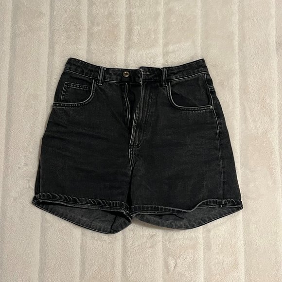Zara Women's TRF High-Waisted Mom Fit Denim Shorts - Picture 5 of 7
